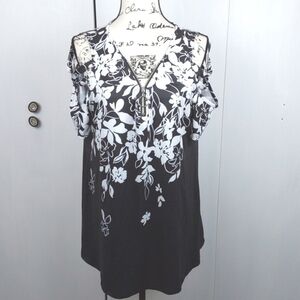 Boutique Black/White  Cut Out Zip neck Edgy Super Soft Floral top whimsigoth.XL